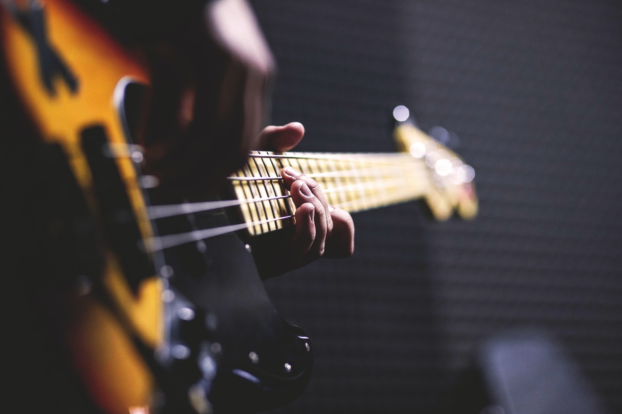 Unterricht für E-Bass erhältst du in der Musikschule Leipzig in den Bereichen Rock, Pop, Jazz, uvm. - buche einfach eine Probestunde!